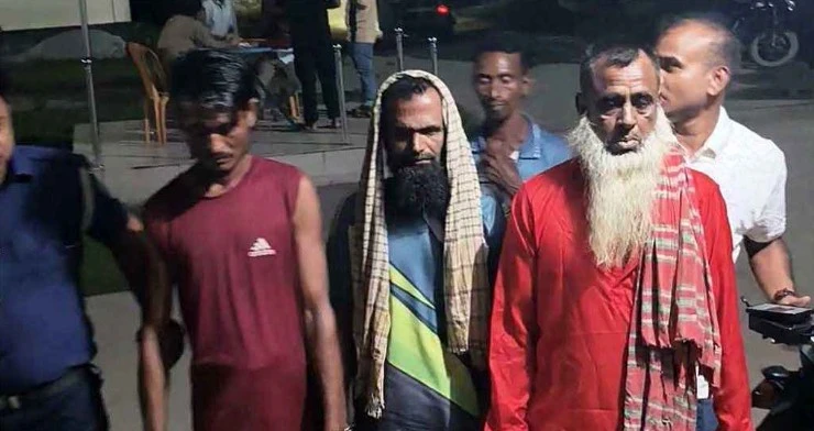 গভীর রাতে বিপুল মাদকসহ ‘পাথর বাবা’ ধরা